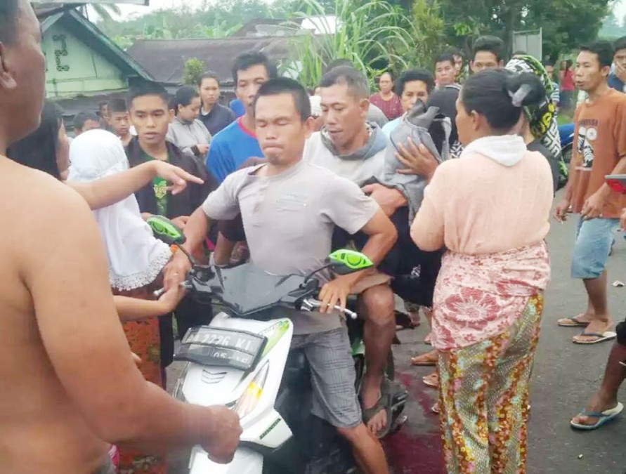Tabrak Anjing Pelajar Sekarat ‎