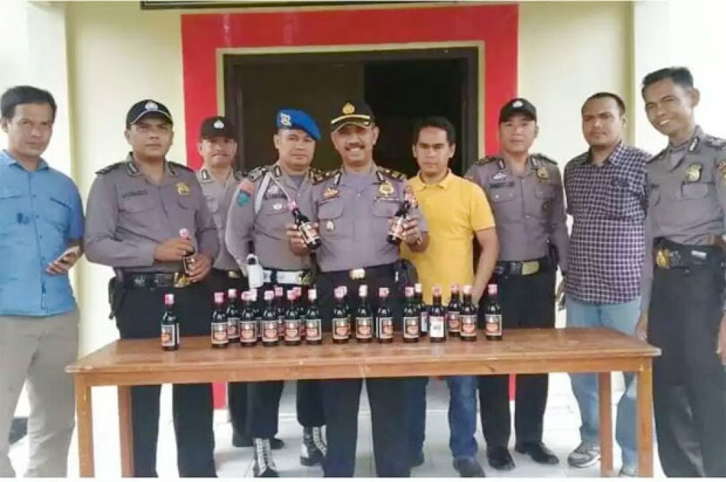 Polsek Kota Padang Sita Puluhan Botol Miras