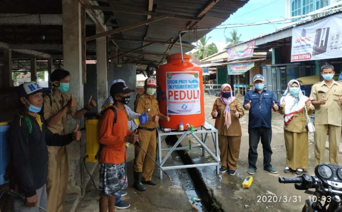 Hindari Paparan Covid-19, Camat Purwodadi Lakukan Semprot Disinfektan