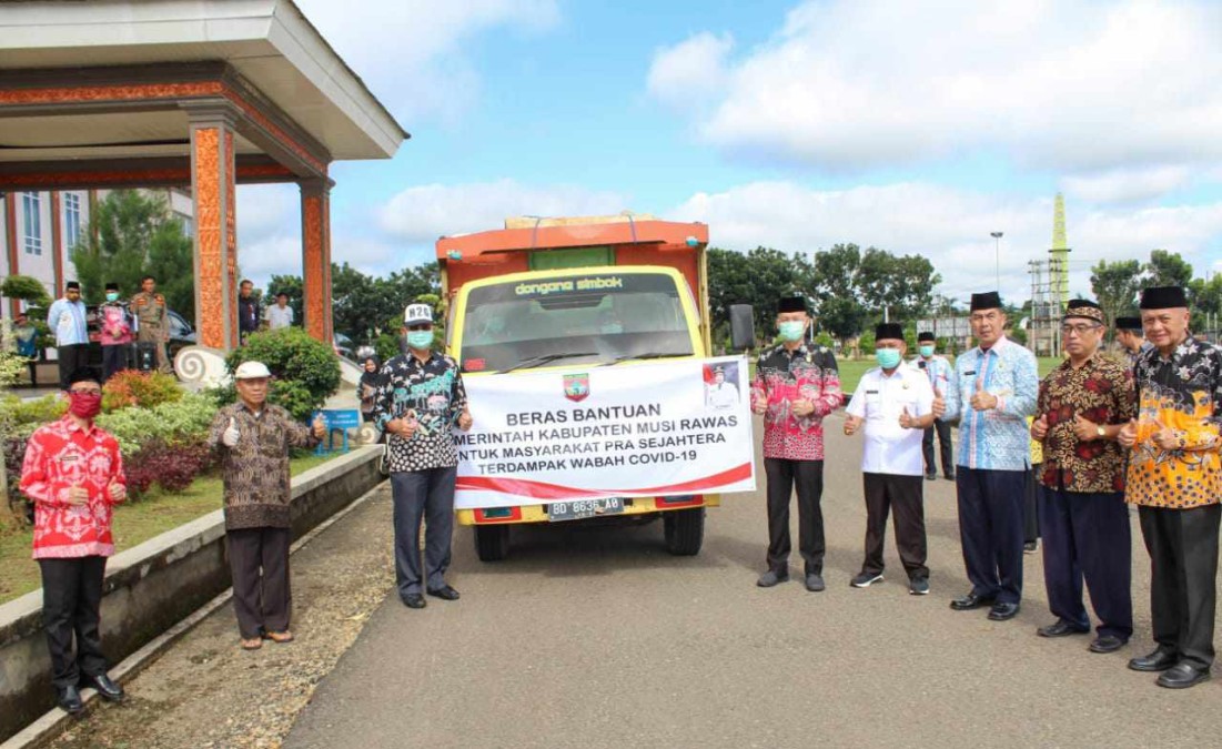 Pemkab Mura Salurkan Bantuan 10 Ton Beras