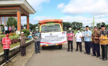 Pemkab Mura Salurkan Bantuan 10 Ton Beras