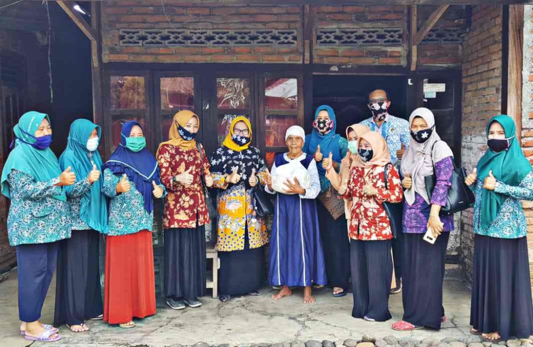 Dharma Wanita Kabupaten Mura Salurkan Bantuan Sembako