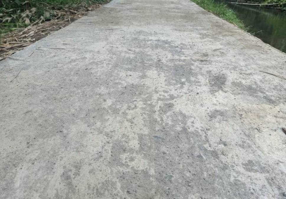 Belum Lama Dibangun, Jalan Setapak Mulai Mengelupas