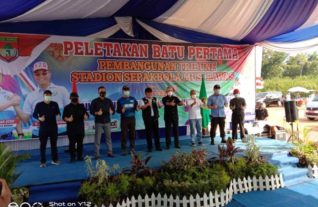 Mura Bangun Stadion Standar FIFA