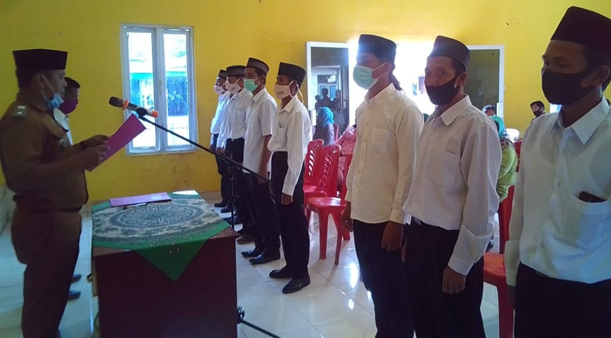 Lurah Selangit Lantik 10 Ketua RT
