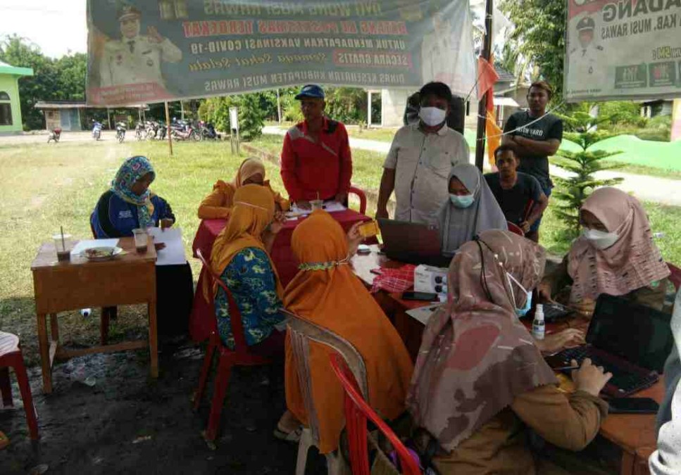 Warga Desa Madang Antusias Ikuti Vaksin Covid-19
