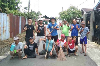 Cegah DBD, Warga RT 09 dan RT 11 Kelurahan Kenanga Gotong Royong Bersihkan Lingkungan