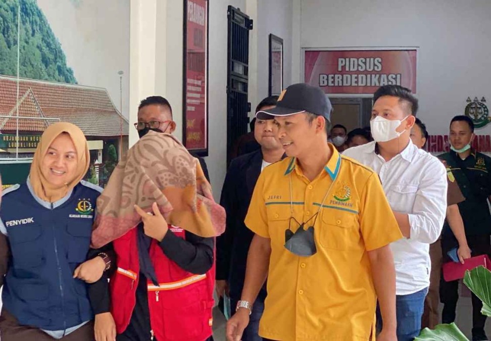 Ditetapkan Tersangka, Lima Orang Bawaslu Muratara Langsung Ditahan