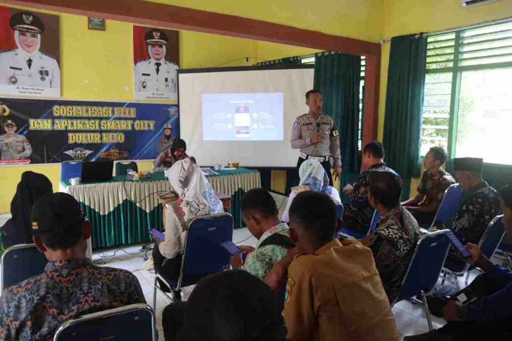 Satlantas Polres Mura Sosialisasi ETLE dan Aplikasi Smart City Dulur Kito di Jayaloka