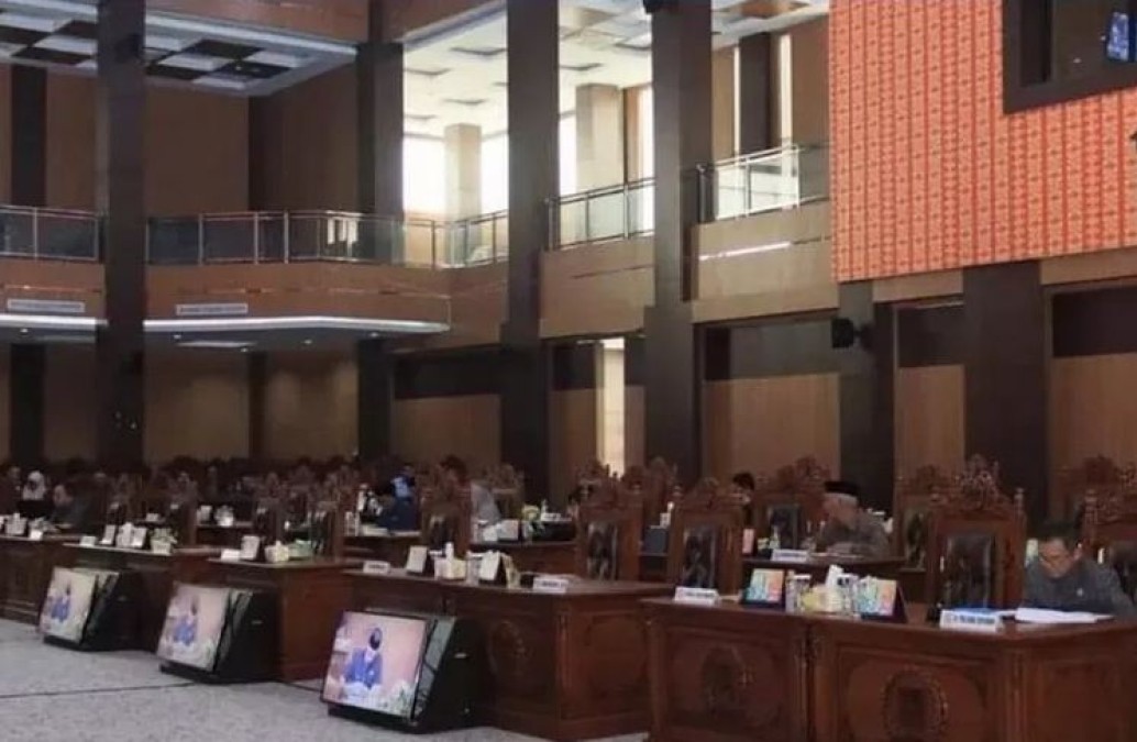 Rapat Paripurna DPRD Kota Lubuklinggau Mendengarkan Raperda dan APBD 2024