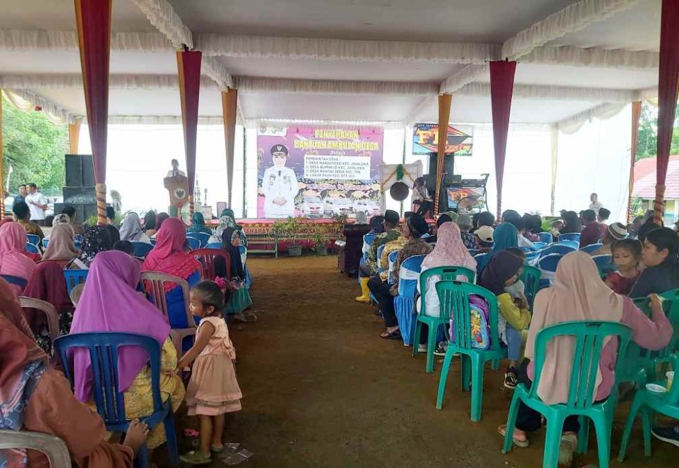 Bupati Mura Serahkan Empat Mobil Ambulans