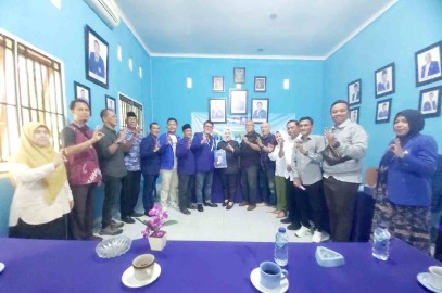 Hj Ratna Machmud Kembalikan Berkas Formulir Pendaftaran di DPD PAN