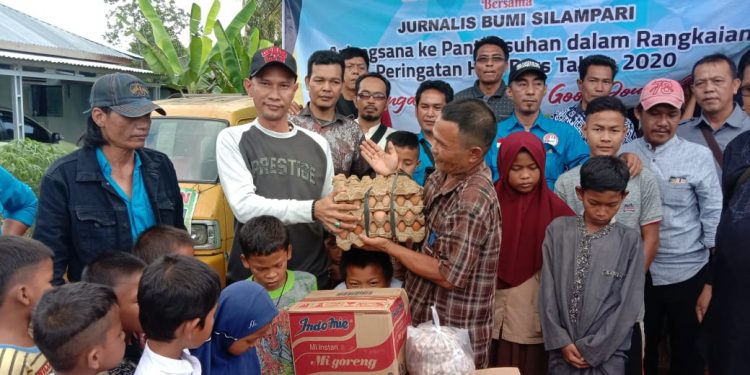 Berbagi Kasih, Insan Pers Anjangsana ke Panti Asuhan