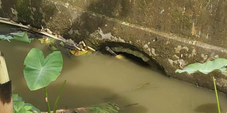 Warga Keluhkan Gorong-Gorong Tersumbat