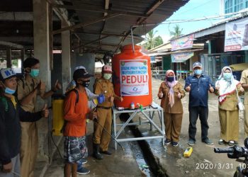 Hindari Paparan Covid-19, Camat Purwodadi Lakukan Semprot Disinfektan