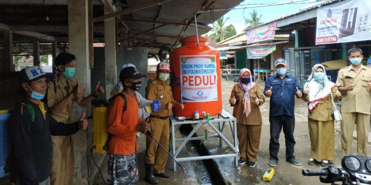 Hindari Paparan Covid-19, Camat Purwodadi Lakukan Semprot Disinfektan