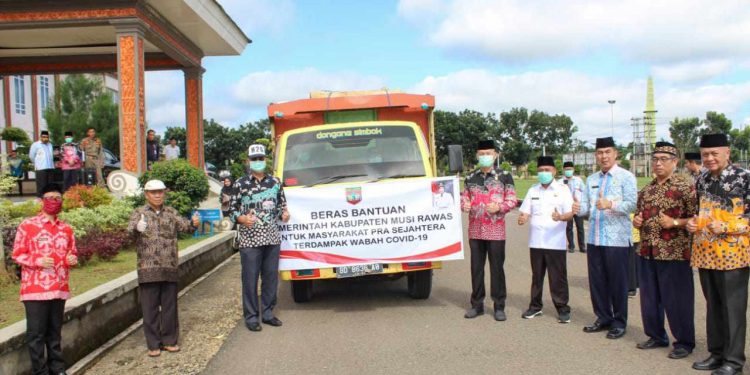 Pemkab Mura Salurkan Bantuan 10 Ton Beras