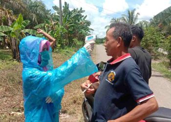 Tanggap COVID-19, Kades Ngantor di Posko Relawan