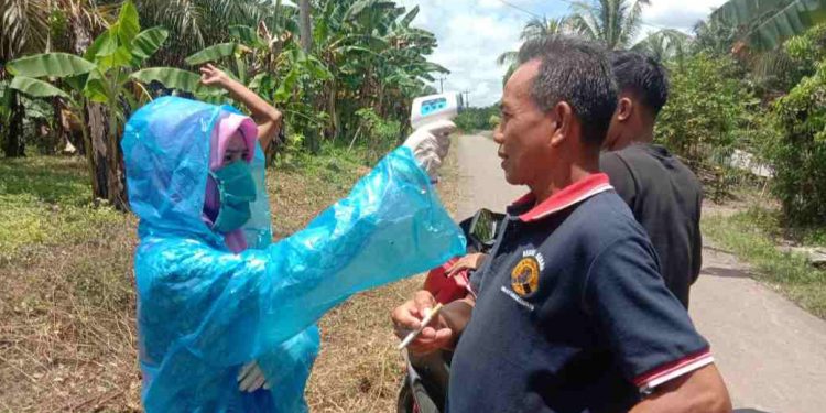 Tanggap COVID-19, Kades Ngantor di Posko Relawan