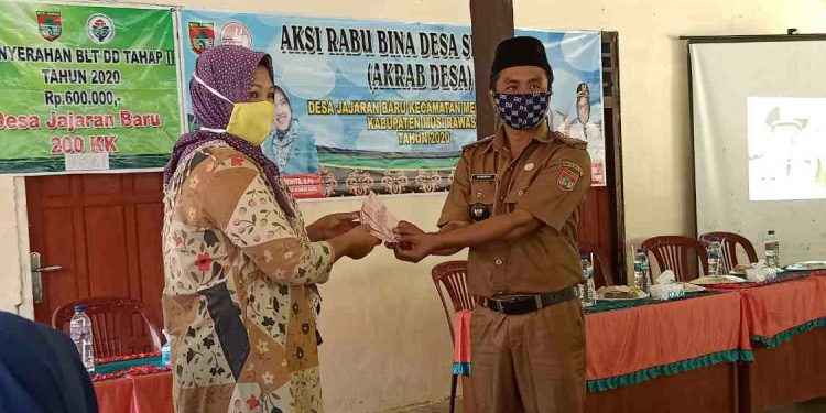 Jajaran Baru I Salurkan BLT DD Tahap II