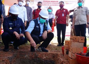 Syarif Hidayat Dampingi Gubernur Sumsel Lakukan Peletakan Batu Pertama Stadion Mini