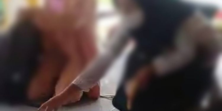 Beredar di Medsos Diduga “Sales Politik” Datangi Warga Dengan Iming-iming Amplop