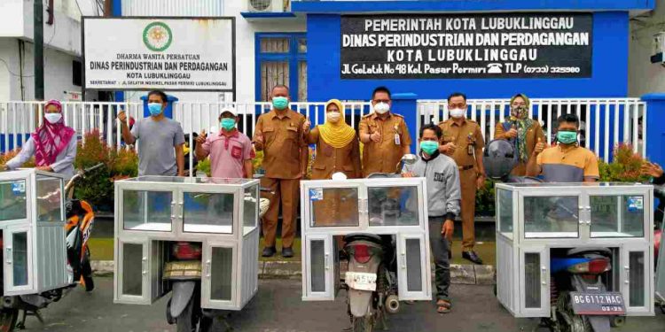 Disperindag Lubuklinggau Berikan Bantuan Kepada Pedagang UKM
