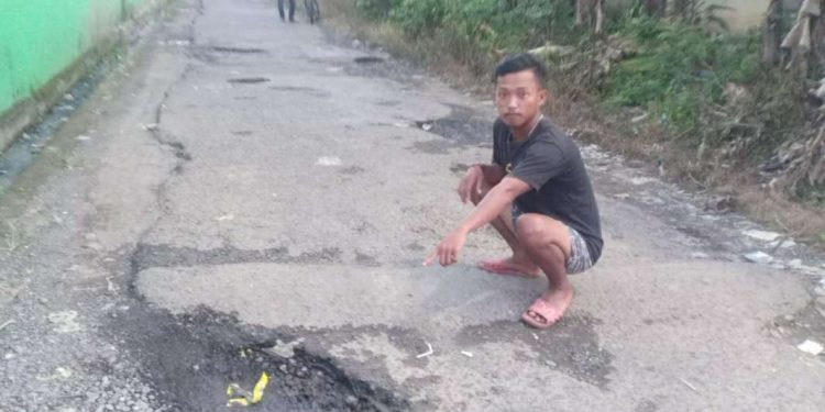 Rawan Kecelakaan, Warga Kelurahan Kenanga Berharap Perbaikan Jalan