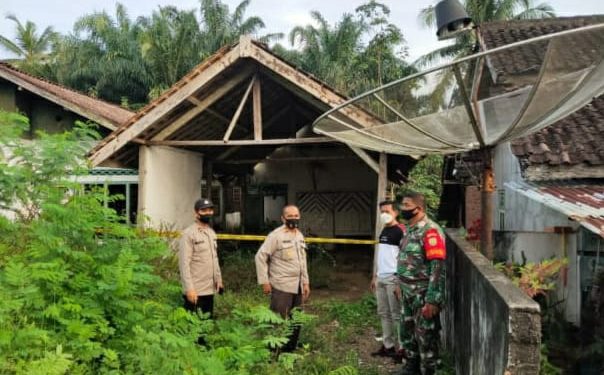 Heboh, Mayat Pria Ditemukan Dalam Sumur Rumah Kosong