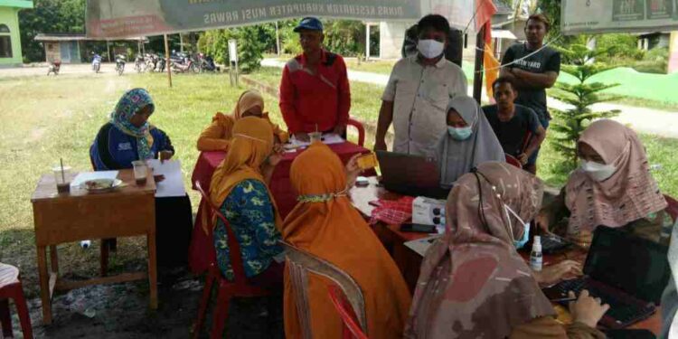 Warga Desa Madang Antusias Ikuti Vaksin Covid-19