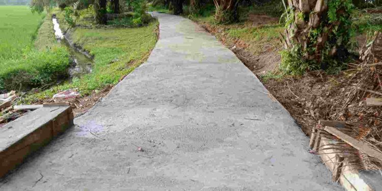 Bangun Proyek DD Warga Mengaku Terima Upah Borongan