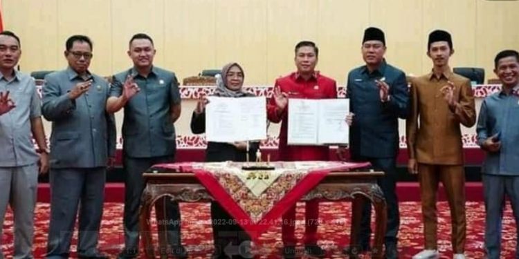 Rapat Paripurna DPRD Musi Rawas Tandatangani Nota Kesepakatan KUA