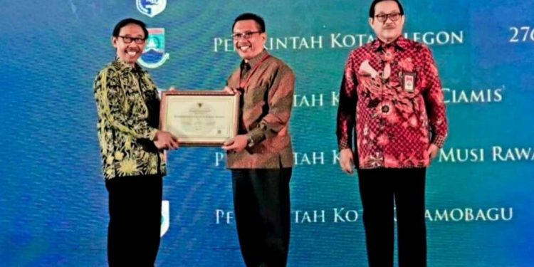 Dinilai Terbaik Terapkan Sistem Merit dan Managemen ASN, Pemkab Mura Dapat Penghargaan
