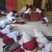 Siswa SDN Pangakalan Belajar di Lantai