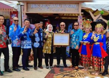 Bapak Literasi Mura Terima Penghargaan di Bidang Perpustakaan TK Provinsi Sumsel