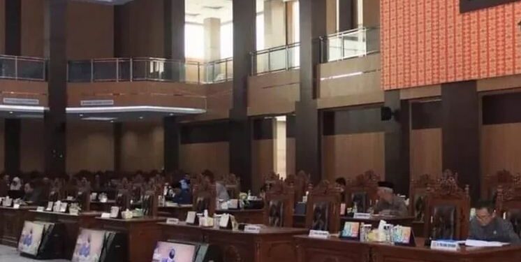 Rapat Paripurna DPRD Kota Lubuklinggau Mendengarkan Raperda dan APBD 2024