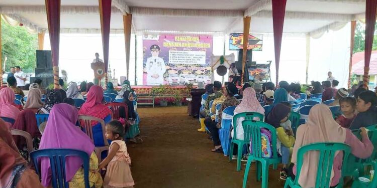 Bupati Mura Serahkan Empat Mobil Ambulans