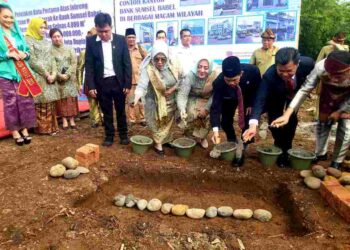 Bupati dan Wakil Bupati Mura Lakukan Peletakan Batu Pertama Pembangunan Kantor BSB