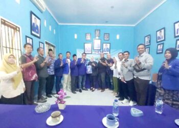 Hj Ratna Machmud Kembalikan Berkas Formulir Pendaftaran di DPD PAN