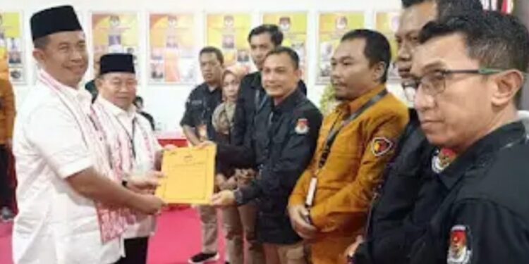 KPU Lubuklinggau Terima Berkas Pendaftaran Paslon HRW – Imam Senen
