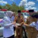 Hj. Ratna Mahcmud Didampingi Kadinkes Mura Serahkan Bantuan Ambulance Untuk Desa Remayu dan Air Beliti