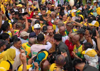 Kampanye Akbar Rodi Wijaya-Imam Senen Diwarnai Kepala Botak Bertuliskan “Nomor 1” dan “ROIS”