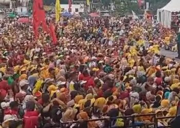 Ribuan Masyarakat Padati Lapangan TOS Ikuti Kampanye Akbar Pasangan ROIS