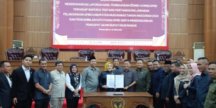 DPRD Musi Rawas Sahkan Raperda Pertanggungjawaban APBD 2024 Menjadi Raperda
