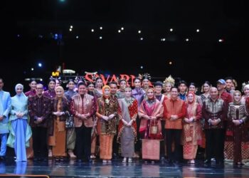 Bupati dan Ketua TP PKK Musi Rawas Hadiri Malam Budaya Swarna Songket Nusantara di Palembang