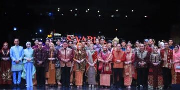 Bupati dan Ketua TP PKK Musi Rawas Hadiri Malam Budaya Swarna Songket Nusantara di Palembang